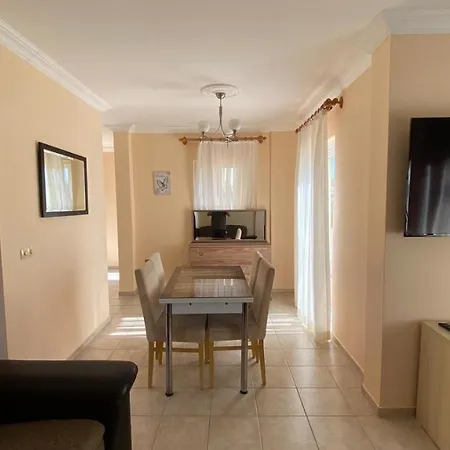Comfortable W/ Private Pool + Gym